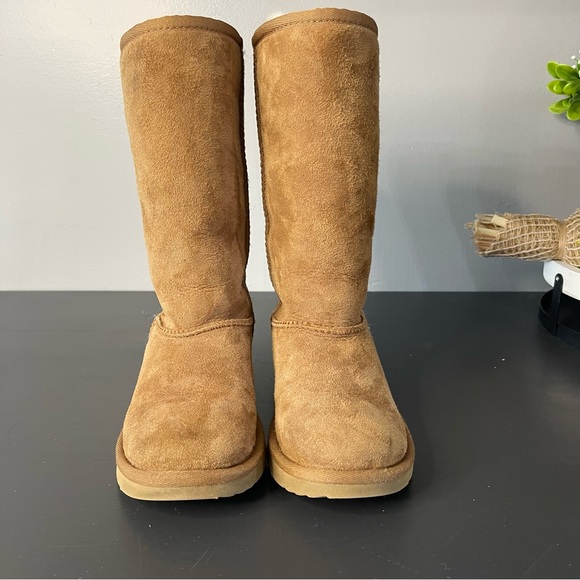 UGGS Youth Chestnut Tall Boots Size 13 - Picture 3 of 8